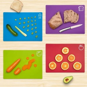 Zestaw 4 desek do krojenia z kolorowymi ikonami żywności 27,1 x 37,6 cm