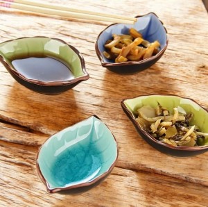Zestaw 4 ceramicznych miseczek w kształcie liścia do serwowania przekąski